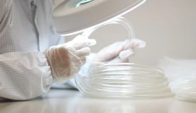 Assembly and packaging of hoses in CLEANROOM