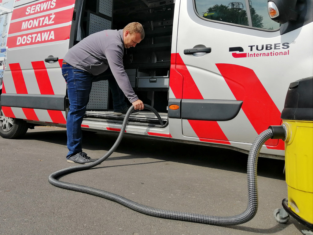 Flexible plastic vacuum cleaner hose